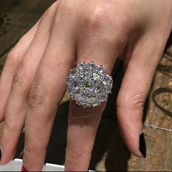 New Luxury 925 Silver Beautiful Flower Diamond Ring - Picture 5 of 5